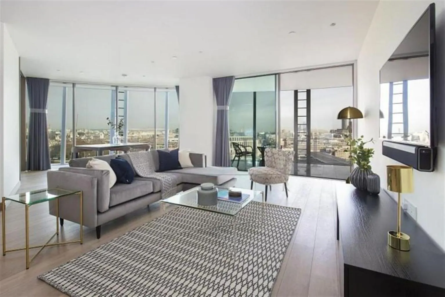 Luxury Penthouse Sleeps Stunning Views 8 Guests With Large Roof Terrace And Private Jacuzzi Apartment